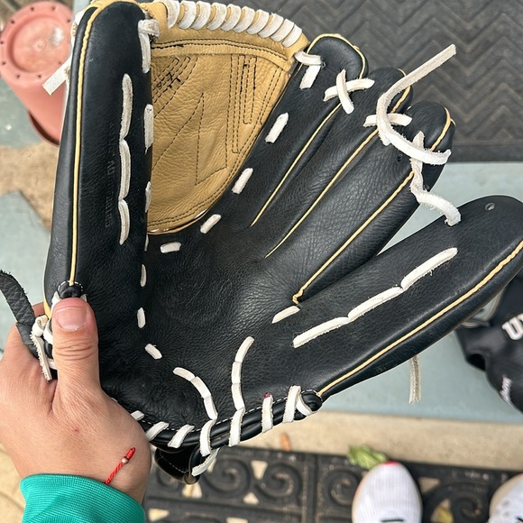 Wilson Used Baseball Gloves - Picture 2 of 5